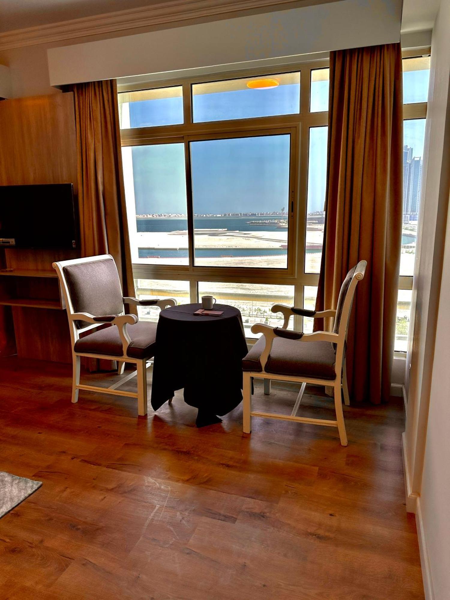 Mirador Hotel Manama Exteriör bild