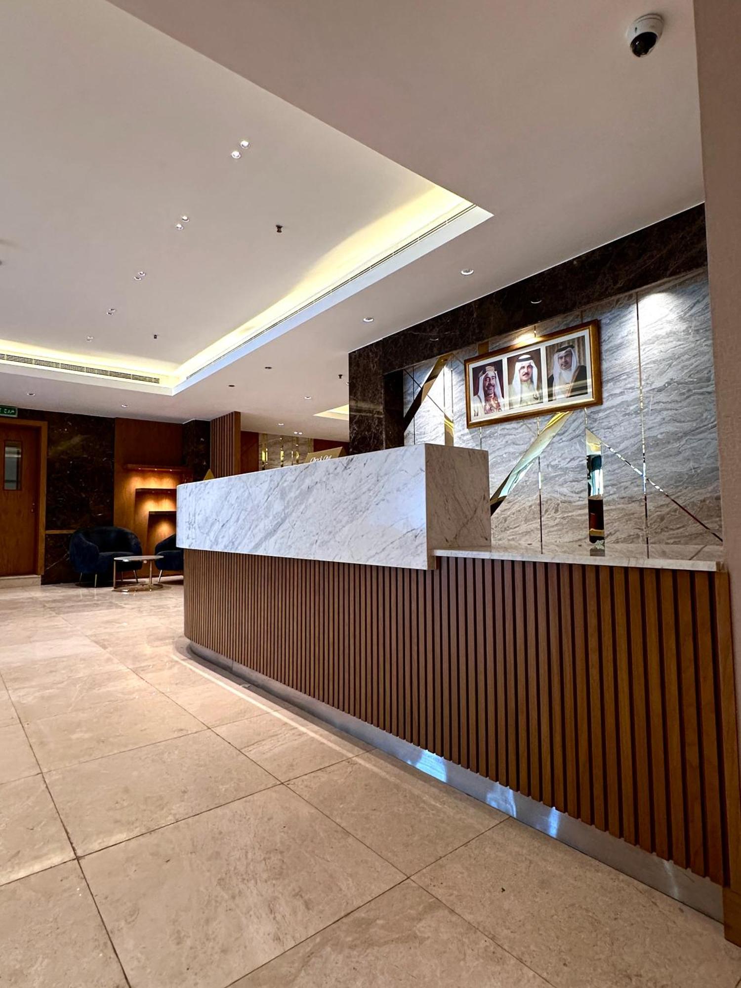 Mirador Hotel Manama Exteriör bild